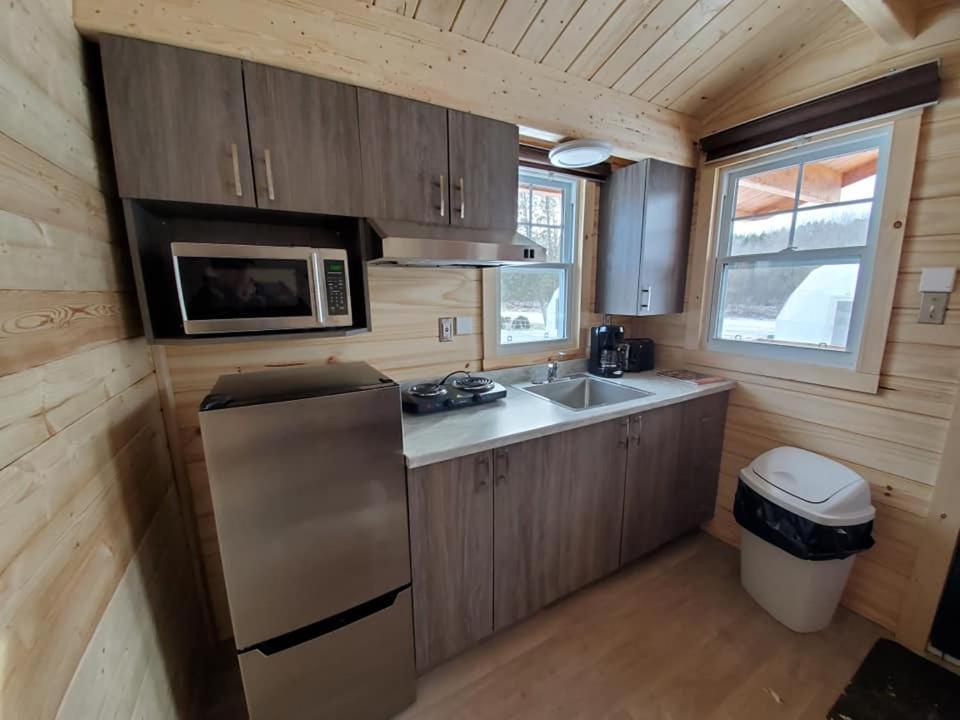 Les Chalets De La Colline Inc Baie-Sainte-Catherine Kültér fotó